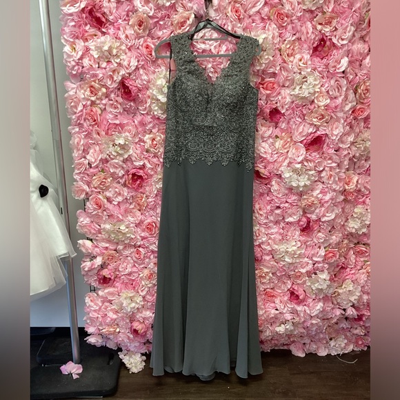 Montage by Mon Cheri Charcoal Lace Gown - Picture 3 of 8